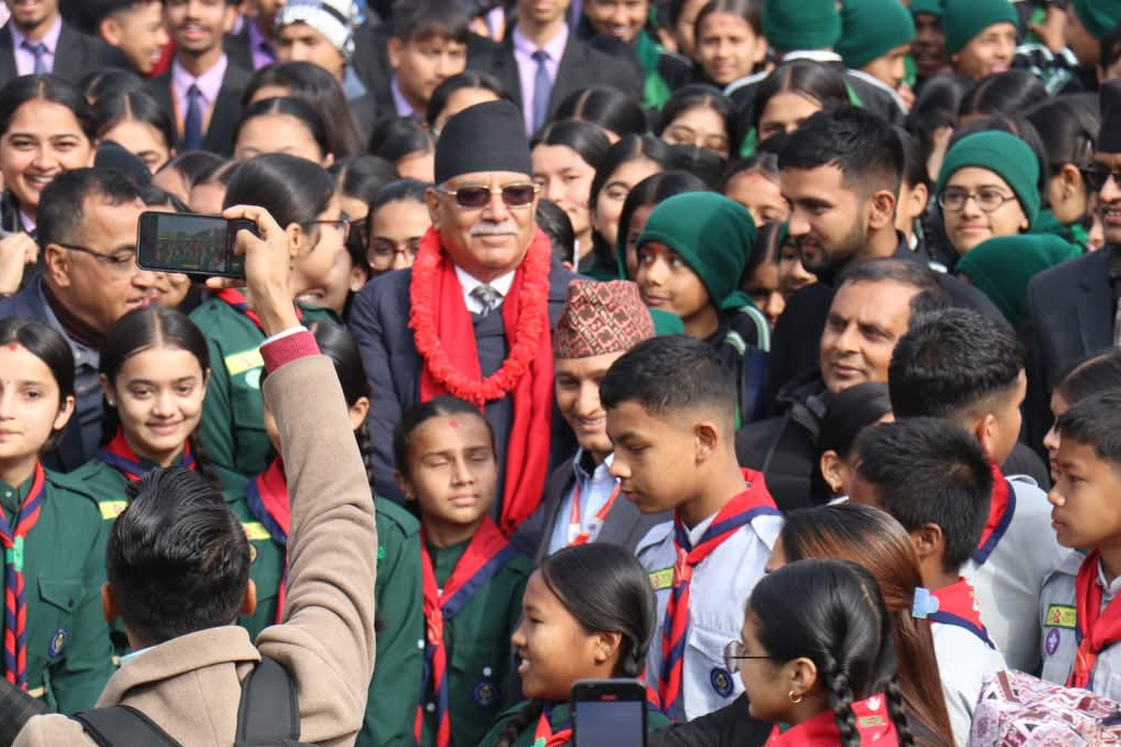 Start a campaign to change all public schools: Prachanda