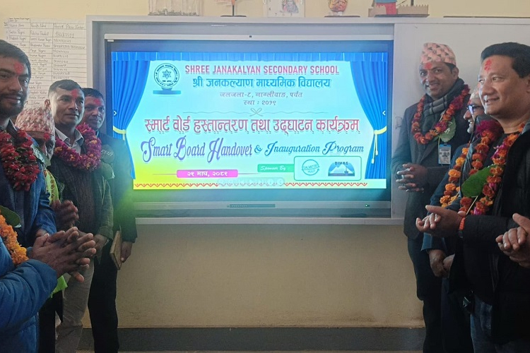 Smart board teaching in Jaljala community school